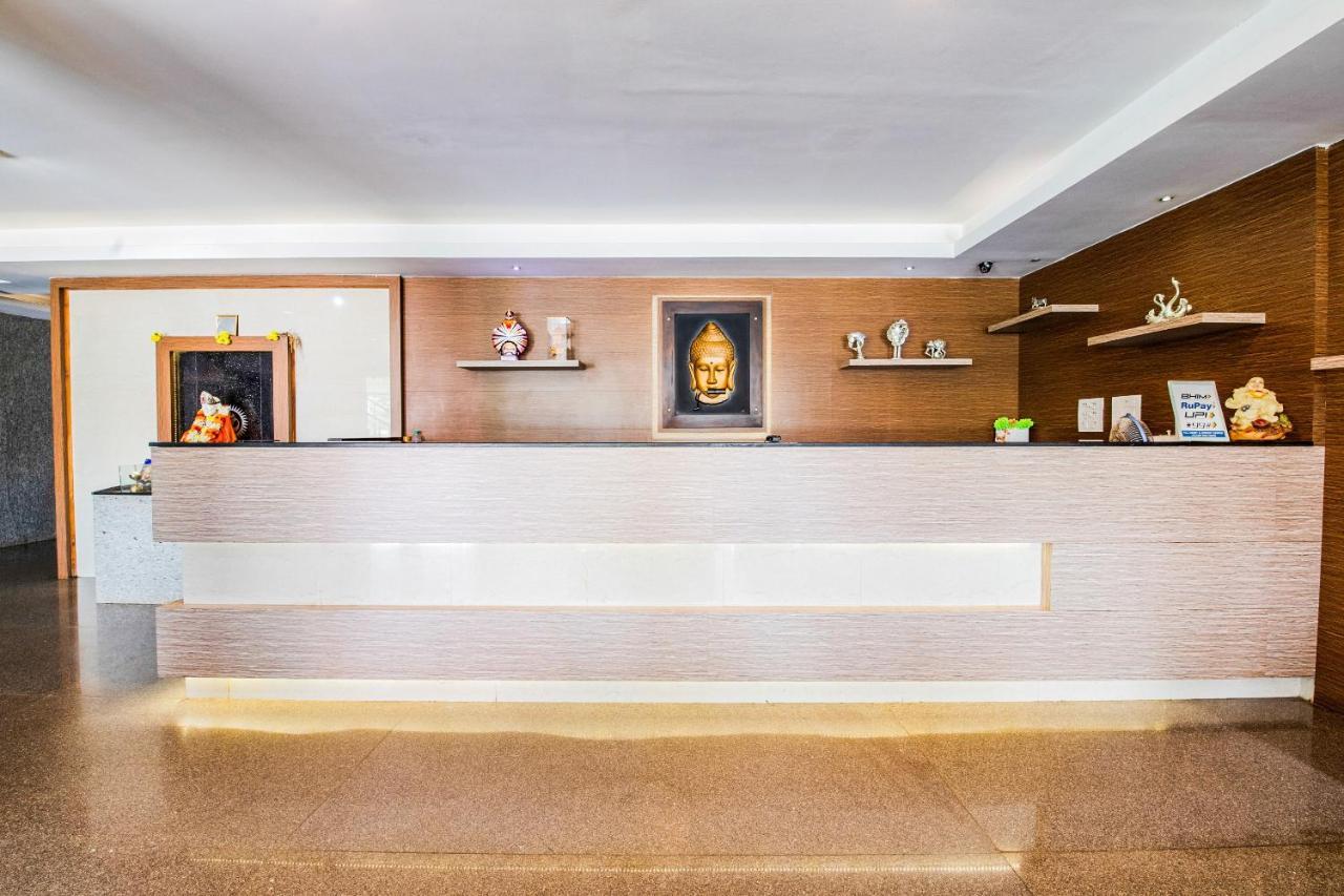 Vaccinated Staff- Capital O 22439 Ratna Forever Hotel Karkal Exterior foto