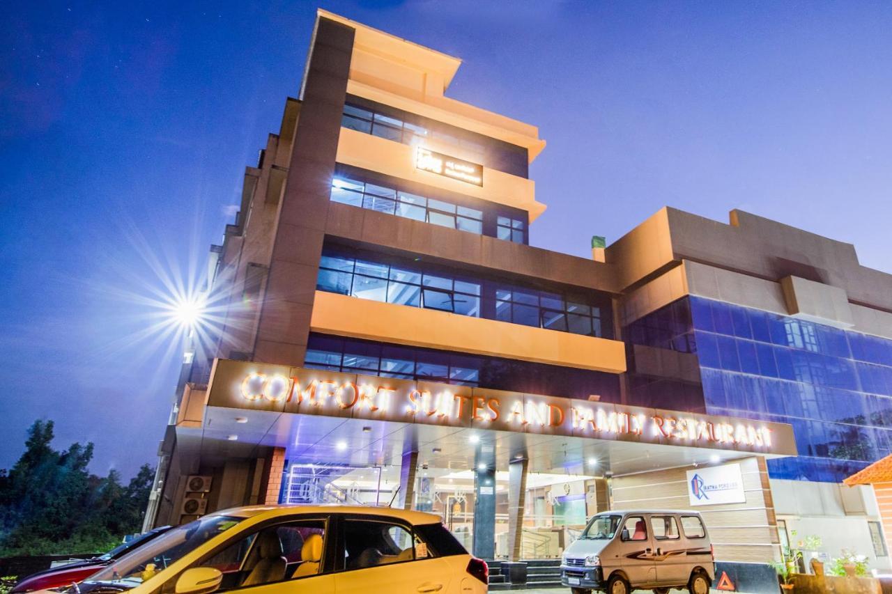 Vaccinated Staff- Capital O 22439 Ratna Forever Hotel Karkal Exterior foto