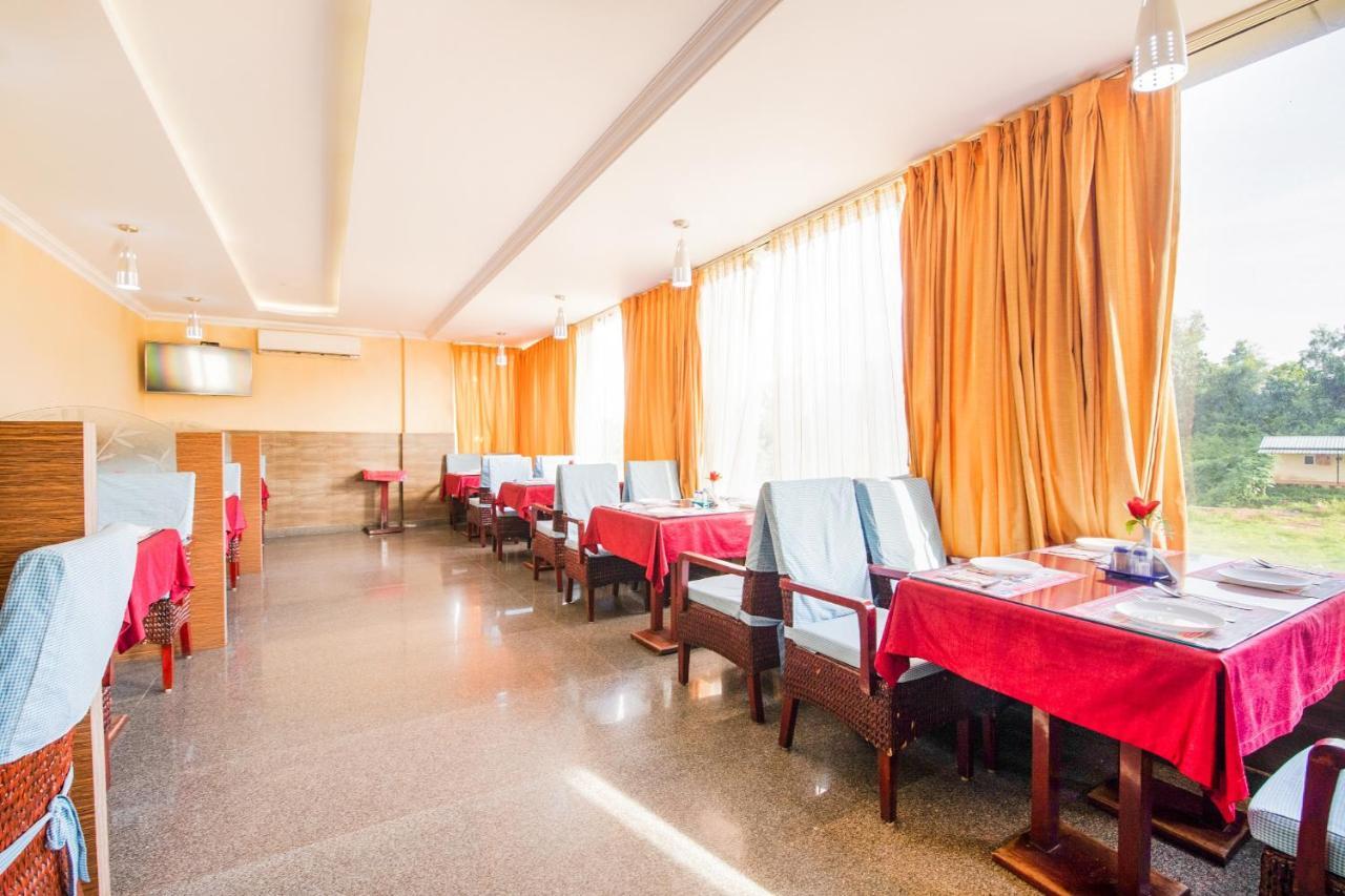 Vaccinated Staff- Capital O 22439 Ratna Forever Hotel Karkal Exterior foto
