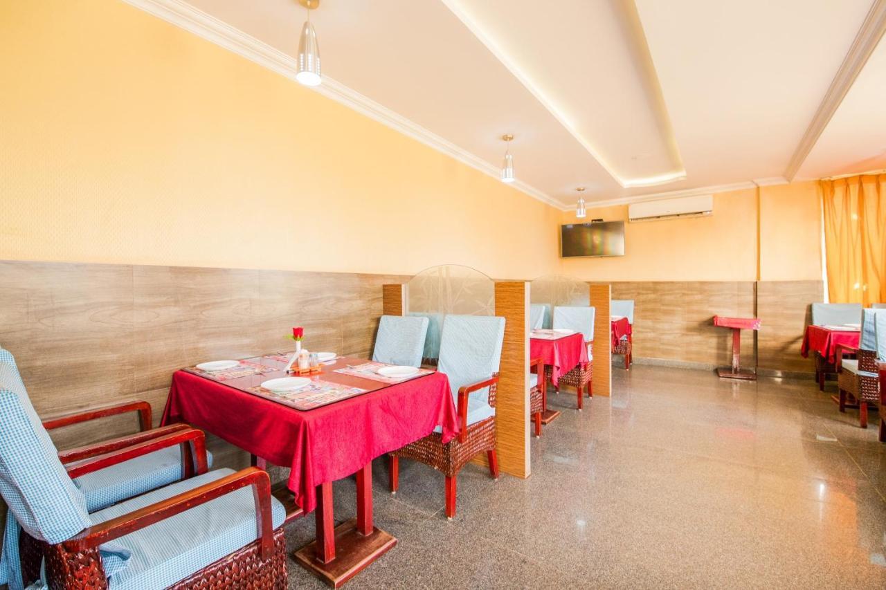 Vaccinated Staff- Capital O 22439 Ratna Forever Hotel Karkal Exterior foto
