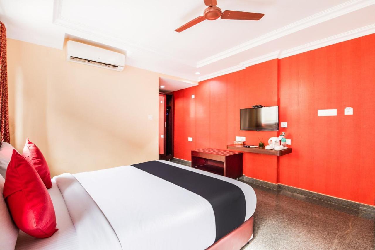Vaccinated Staff- Capital O 22439 Ratna Forever Hotel Karkal Exterior foto