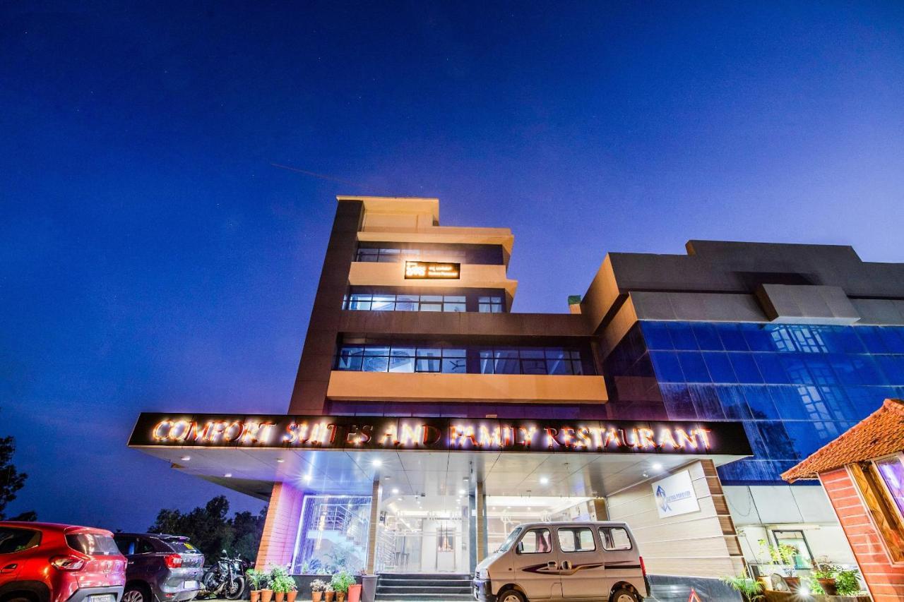 Vaccinated Staff- Capital O 22439 Ratna Forever Hotel Karkal Exterior foto