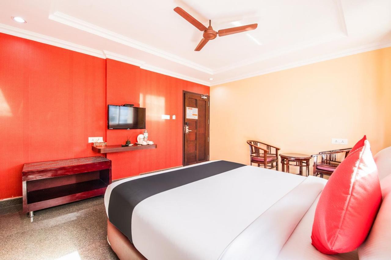 Vaccinated Staff- Capital O 22439 Ratna Forever Hotel Karkal Exterior foto