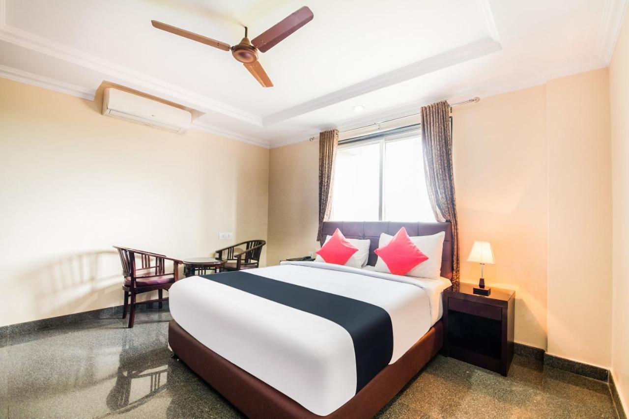 Vaccinated Staff- Capital O 22439 Ratna Forever Hotel Karkal Exterior foto
